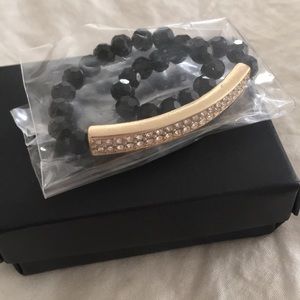 ✨Avon stretch bead bracelet New and never opened✨